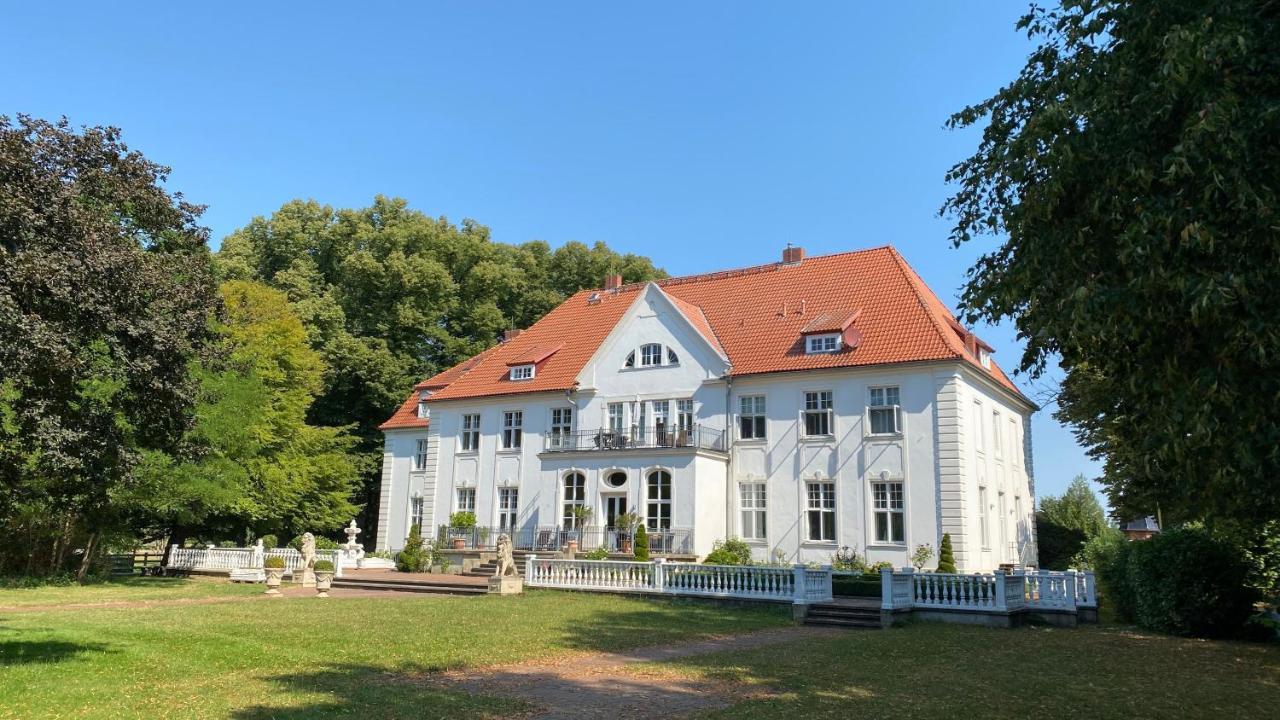 Apartament Schloss Badow Zewnętrze zdjęcie